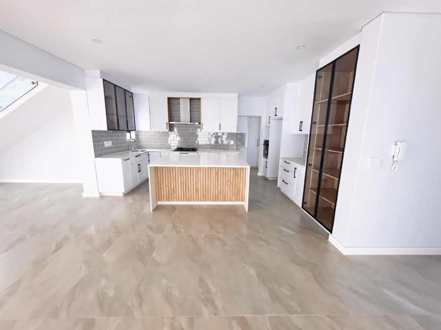 5 Bedroom Property for Sale in Sandown Western Cape